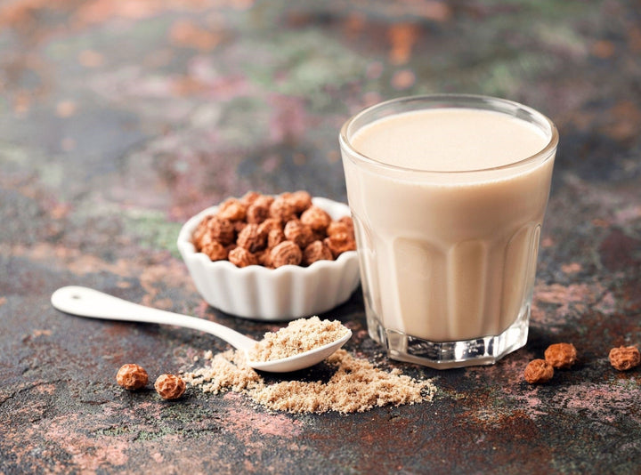 Erdmandelmilch mit Erdmandeln und Mandeln