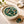 Spirulina Pulver im Porridge mit Mandeln, Kernen und Beeren